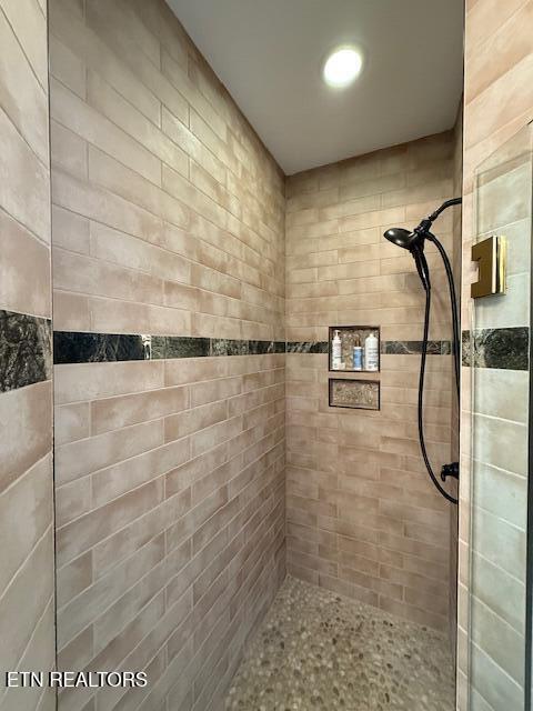 full bath featuring a tile shower