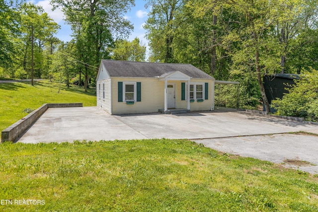 5640 Magazine Rd, Knoxville, TN 37920 - bungalow featuring driveway and a front yard