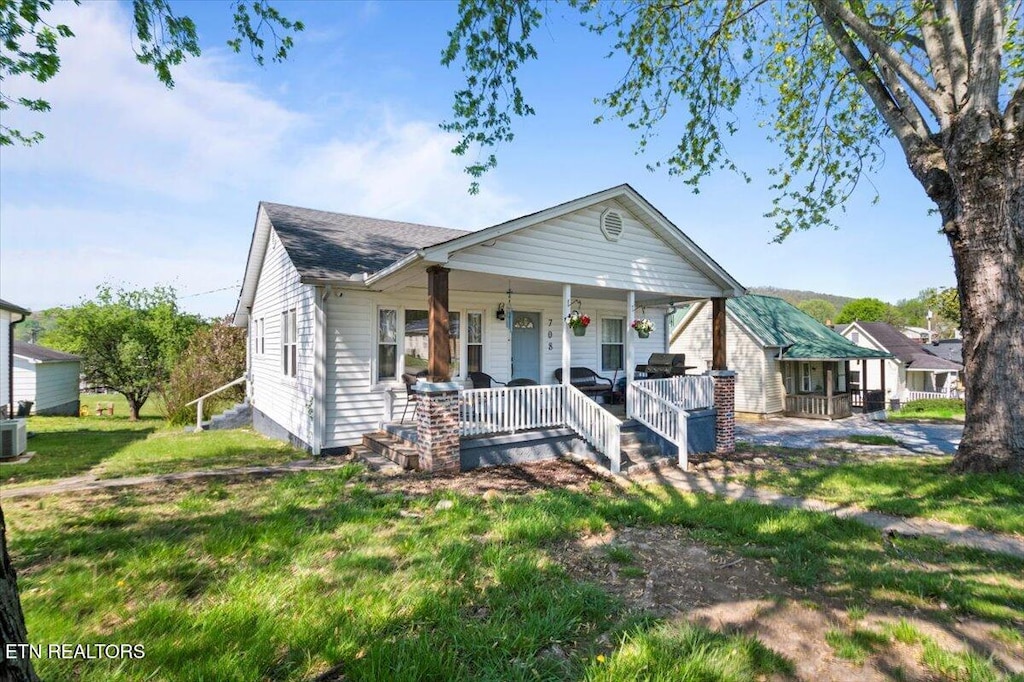708 S Cumberland Ave, Lafollette, TN 37766 - bungalow-style home with covered porch, a front yard, and central AC unit