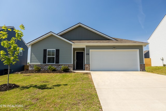 1423 Ridge Estates Dr, Athens, TN 37303 - craftsman-style home with brick siding, a garage, and a front yard