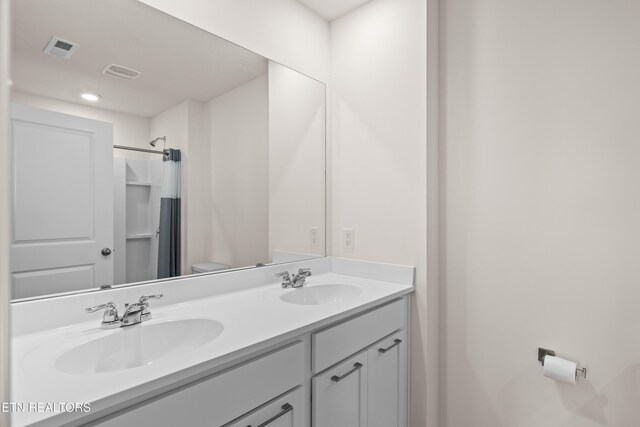 1423 Ridge Estates Dr, Athens, TN 37303 - bathroom featuring double vanity, curtained shower, recessed lighting, and toilet