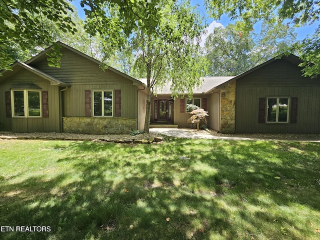 101 Walden Ridge Dr, Crossville, TN 38558 - view of front facade with stone siding and a front lawn