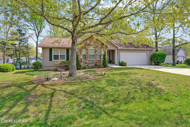 11 Windsor Pt, Crossville, TN 38558 - single story home with a garage, stone siding, driveway, and a front yard