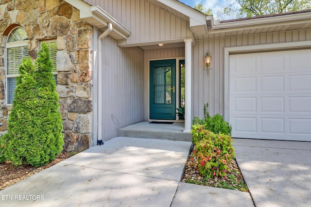 11 Windsor Pt, Crossville, TN 38558 - view of exterior entry with a garage and stone siding