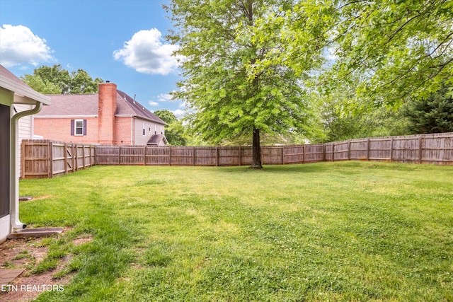 view of yard featuring a fenced backyard