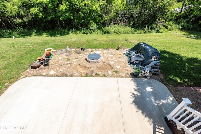 view of yard with a patio