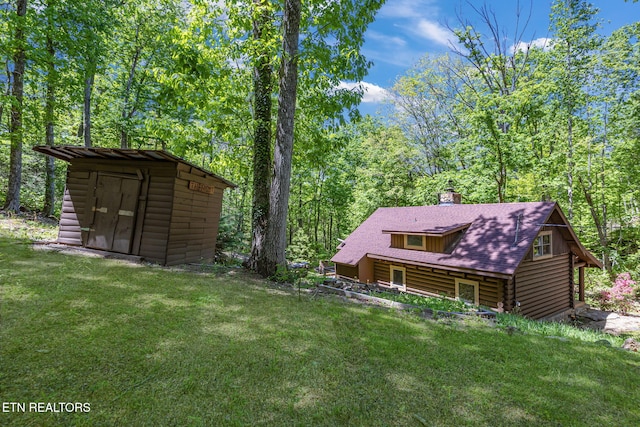 4360 Lakeshore Ave, Sevierville, TN 37876 - view of yard with a storage unit and an outbuilding