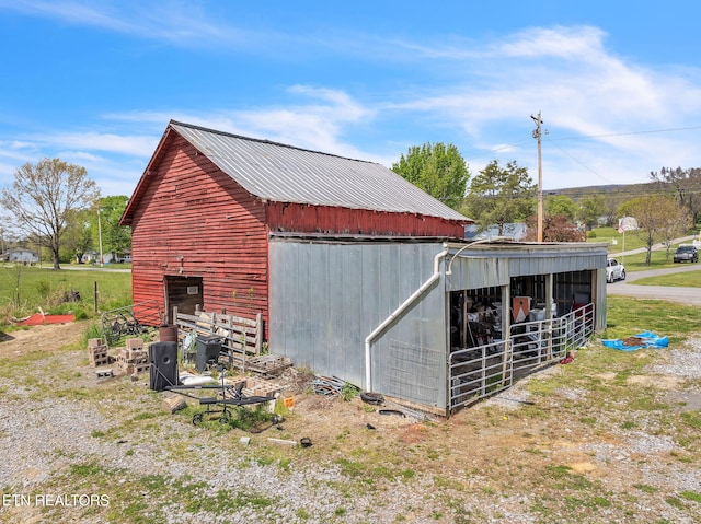 view of outdoor structure with an outdoor structure