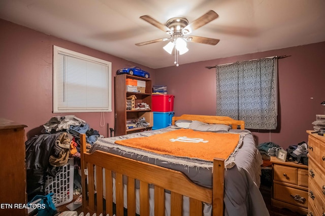 bedroom with ceiling fan