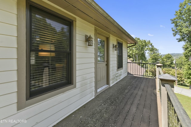 1517 Deerfield Way, Lafollette, TN 37766 - view of wooden terrace