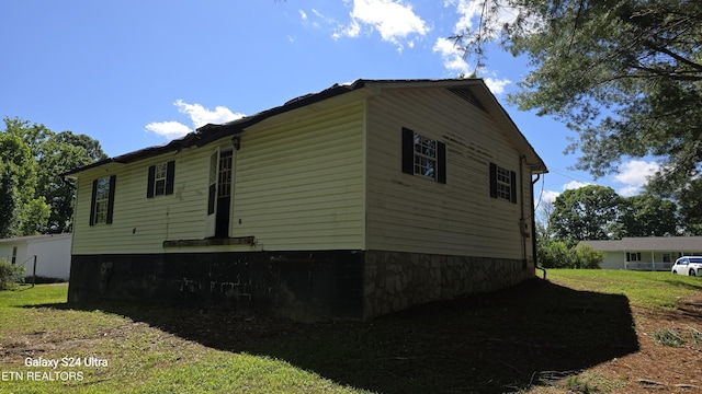 187 Briargate Ln, Greeneville, TN 37743 - view of home's exterior featuring a yard