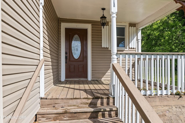 entrance to property featuring covered porch