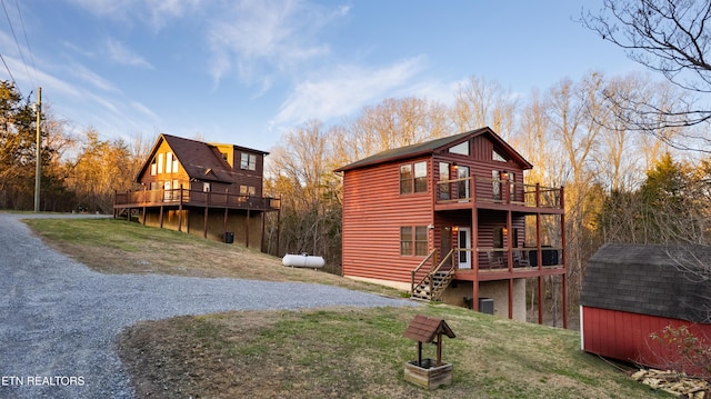 1218 Sugar Loaf Rd, Sevierville, TN 37876 - back of house featuring an outdoor structure, a yard, a balcony, and a shed