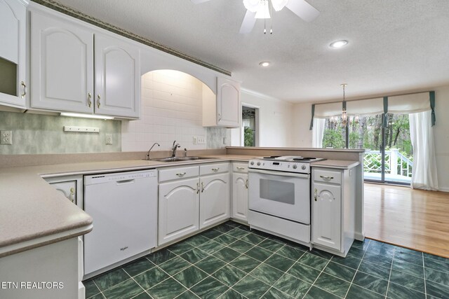 662 Laurel Cir, Crossville, TN 38555 - kitchen featuring a peninsula, a sink, white cabinetry, white appliances, and ceiling fan
