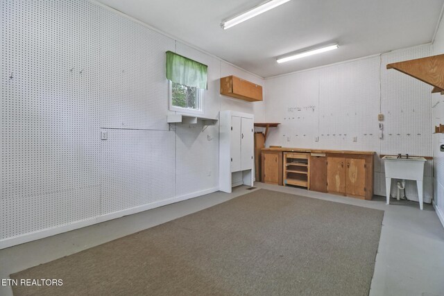 662 Laurel Cir, Crossville, TN 38555 - garage with a sink and a workshop area