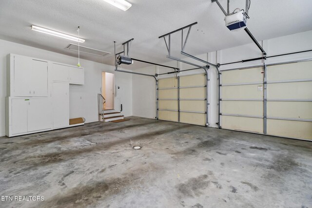 662 Laurel Cir, Crossville, TN 38555 - garage with a garage door opener