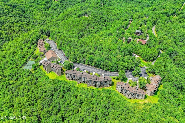 bird's eye view featuring a wooded view