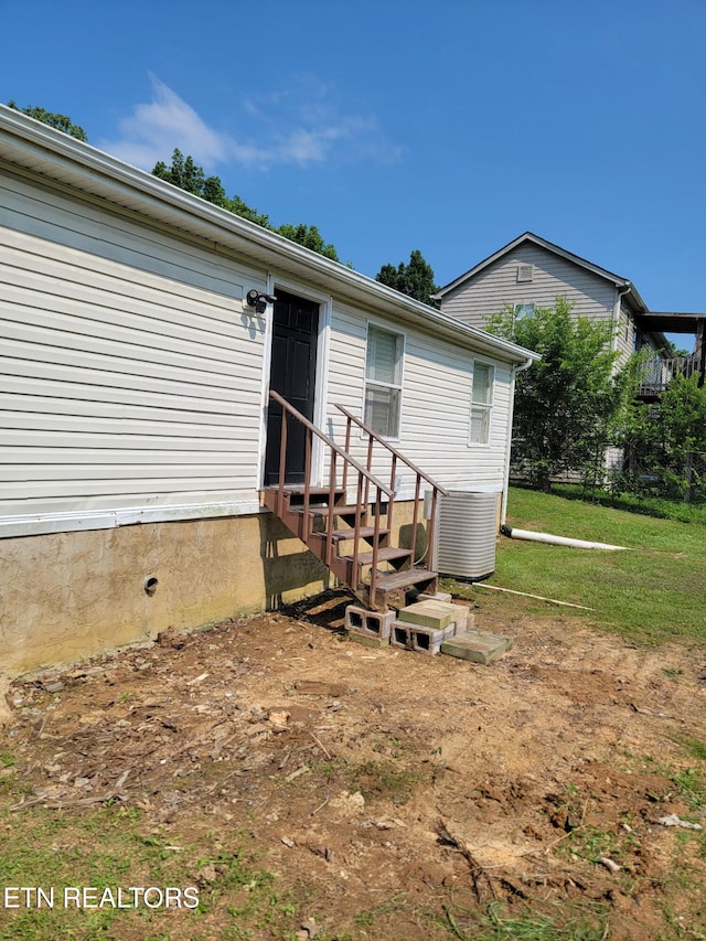 220 Sink Hole Rd, Tellico Plains, TN 37385 - back of property with entry steps and a lawn