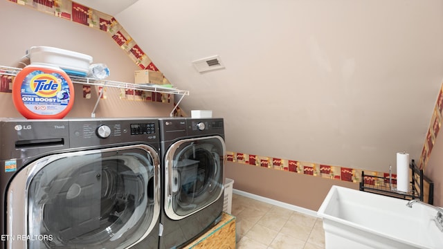 clothes washing area featuring laundry area, independent washer and dryer, visible vents, a sink, and baseboards