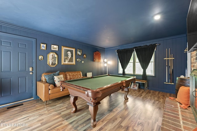 705 Kimbee Rd, Knoxville, TN 37923 - game room featuring crown molding, visible vents, billiards, and wood finished floors