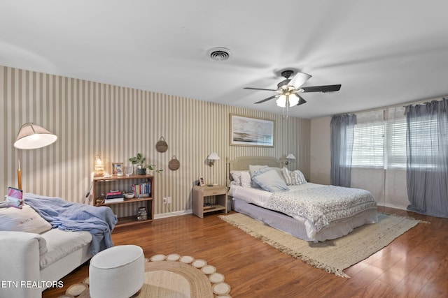 705 Kimbee Rd, Knoxville, TN 37923 - bedroom with visible vents, a ceiling fan, wood finished floors, and wallpapered walls