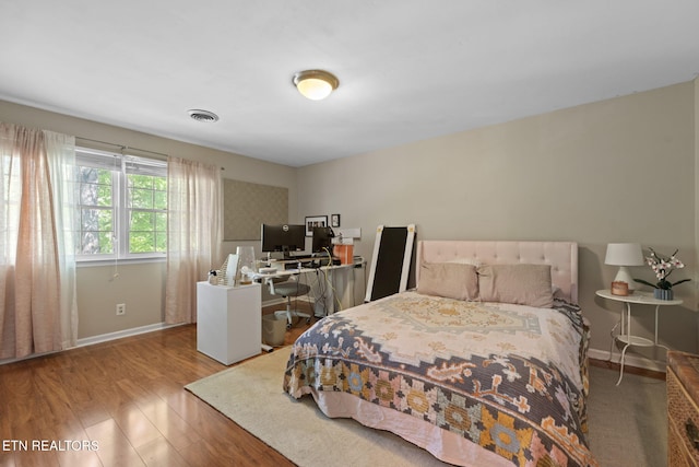 705 Kimbee Rd, Knoxville, TN 37923 - bedroom featuring baseboards, visible vents, and wood finished floors