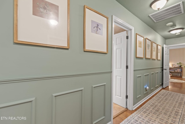 705 Kimbee Rd, Knoxville, TN 37923 - hallway featuring visible vents and wood finished floors