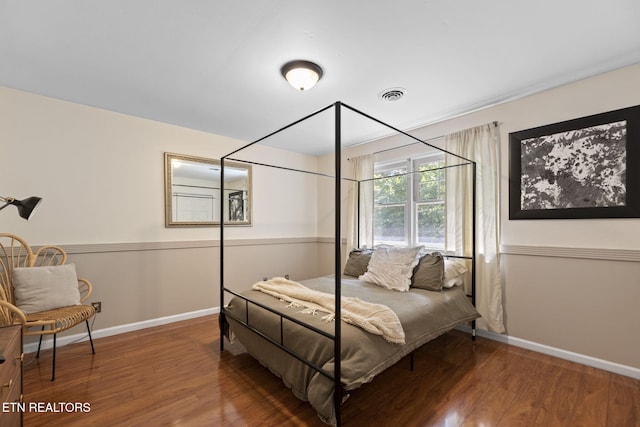 705 Kimbee Rd, Knoxville, TN 37923 - bedroom featuring baseboards, visible vents, and wood finished floors