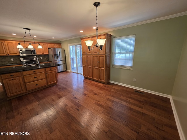 kitchen featuring crown molding, dark countertops, stainless steel appliances, baseboards, and decorative backsplash