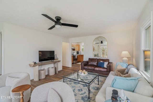 living area featuring light wood-type flooring and ceiling fan