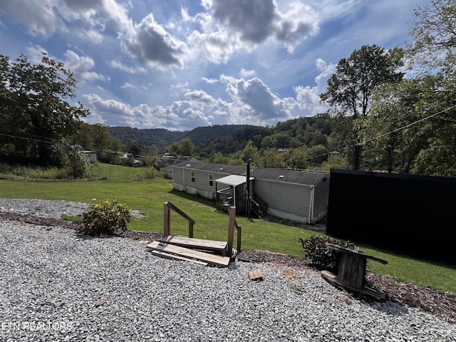 view of yard with an outdoor structure
