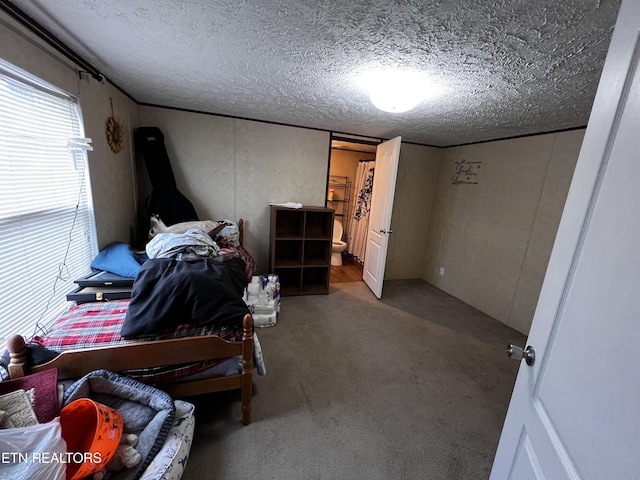 bedroom featuring a textured ceiling and carpet flooring