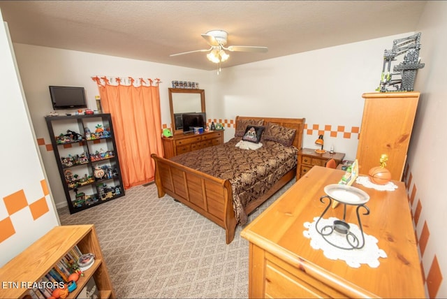 bedroom featuring a ceiling fan and light carpet