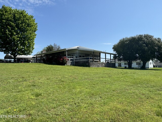 view of yard featuring a detached carport