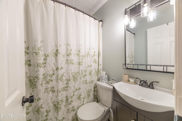 352 St Edward Dr, Dandridge, TN 37725 - bathroom with vanity, curtained shower, toilet, and a textured ceiling
