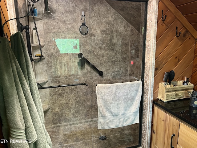 bathroom featuring a tile shower