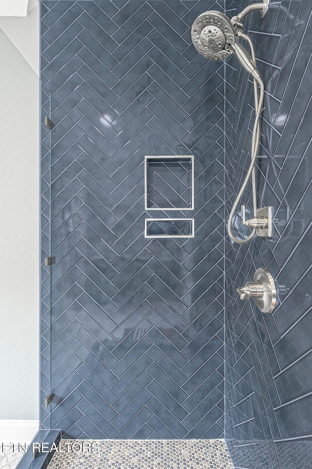 367 Barnsley Rd, Farragut, TN 37934 - details featuring a shower stall