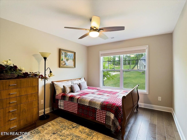 107 Mistletoeberry Rd, Oak Ridge, TN 37830 - bedroom featuring dark wood-style floors, baseboards, visible vents, and ceiling fan