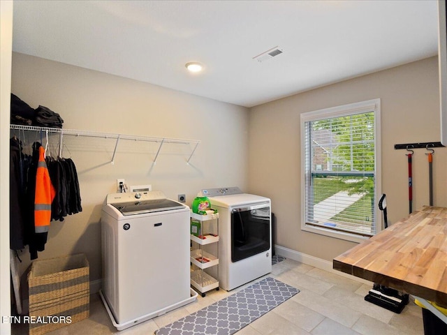 107 Mistletoeberry Rd, Oak Ridge, TN 37830 - laundry room featuring laundry area, washing machine and clothes dryer, baseboards, visible vents, and light tile patterned flooring