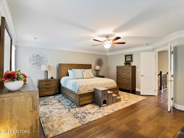 107 Mistletoeberry Rd, Oak Ridge, TN 37830 - bedroom with wood finished floors, crown molding, visible vents, and baseboards