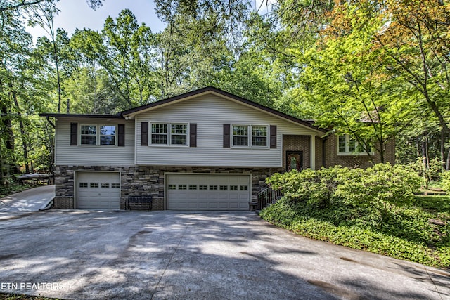 view of front facade with a garage and concrete driveway