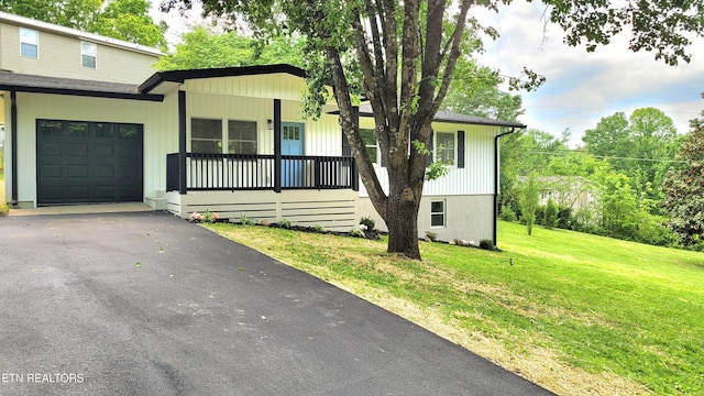 1805 Ferd Hickey Rd, Knoxville, TN 37909 - ranch-style house with a front yard, aphalt driveway, and a garage