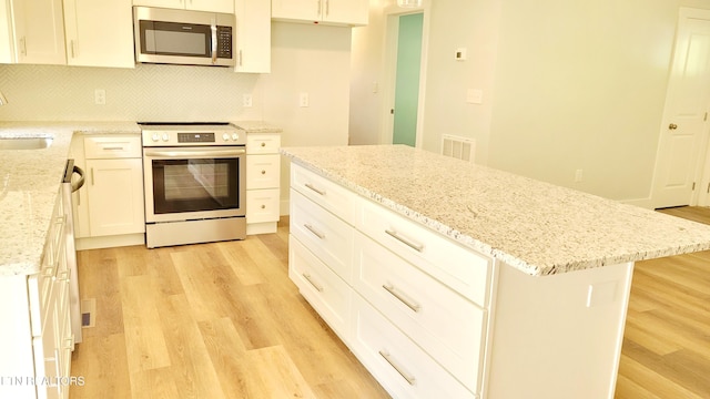 1805 Ferd Hickey Rd, Knoxville, TN 37909 - kitchen featuring light wood finished floors, stainless steel appliances, visible vents, and a sink
