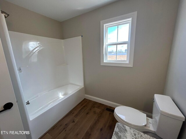 257 Colby Cir, Crossville, TN 38571 - bathroom with baseboards, wood finished floors, toilet, and shower / bathtub combination