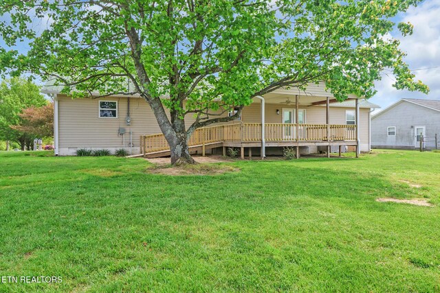 1228 Allardt Hwy, Jamestown, TN 38556 - back of property with a ceiling fan, a yard, and a deck