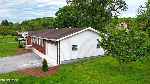 garage featuring aphalt driveway