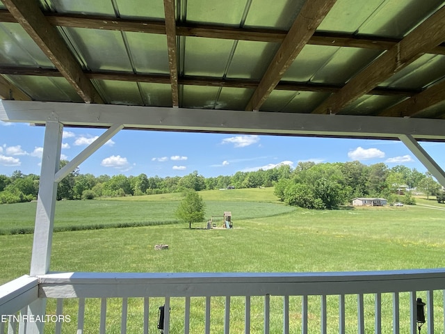 view of yard featuring a rural view