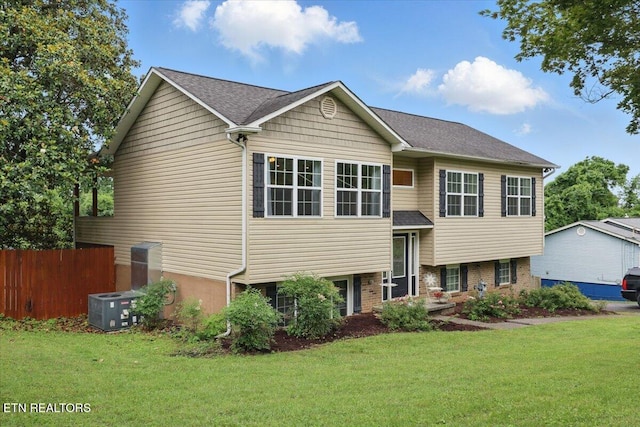 12116 W Kings Gate Rd, Farragut, TN 37934 - split foyer home featuring cooling unit, a shingled roof, and brick siding
