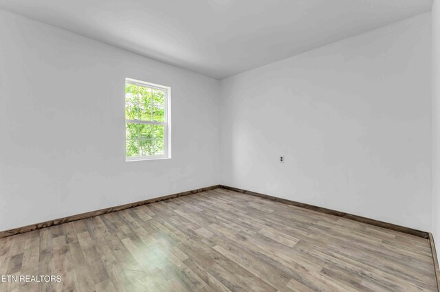 1526 W View St, Athens, TN 37303 - unfurnished room featuring baseboards and wood finished floors