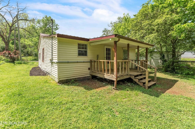 1526 W View St, Athens, TN 37303 - rear view of property featuring a lawn and fence